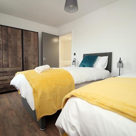 Delft - Spacious Home, High Speed Wi-Fi, Free Parking, Terrace Swindon Dış mekan fotoğraf