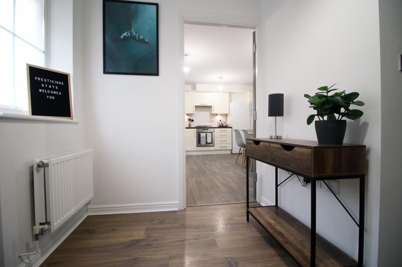 Delft - Spacious Home, High Speed Wi-Fi, Free Parking, Terrace Swindon Dış mekan fotoğraf