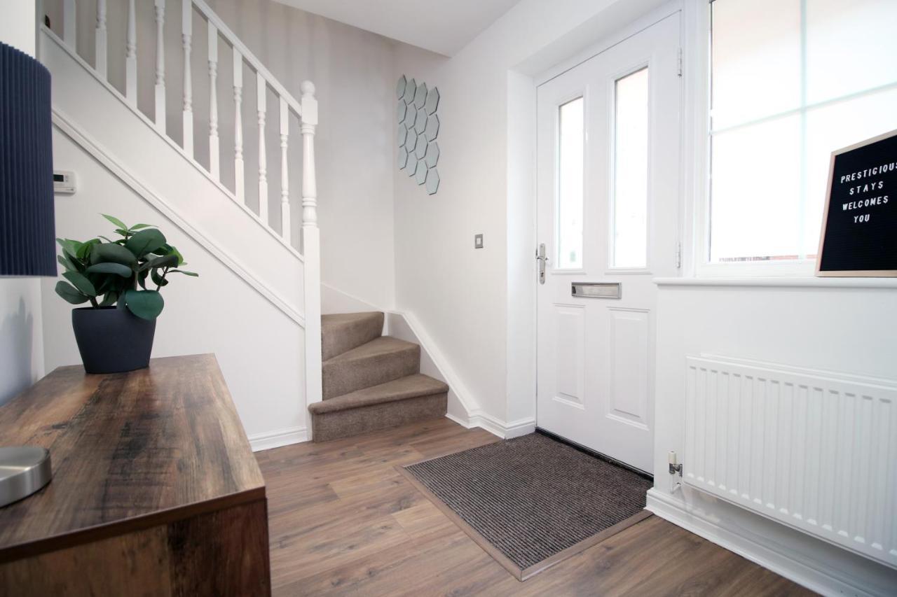Delft - Spacious Home, High Speed Wi-Fi, Free Parking, Terrace Swindon Dış mekan fotoğraf