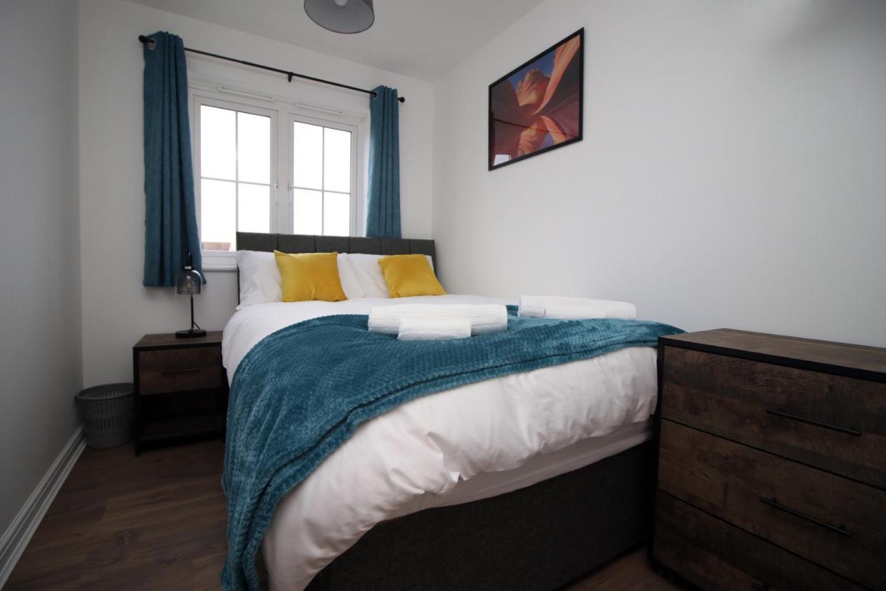 Delft - Spacious Home, High Speed Wi-Fi, Free Parking, Terrace Swindon Dış mekan fotoğraf