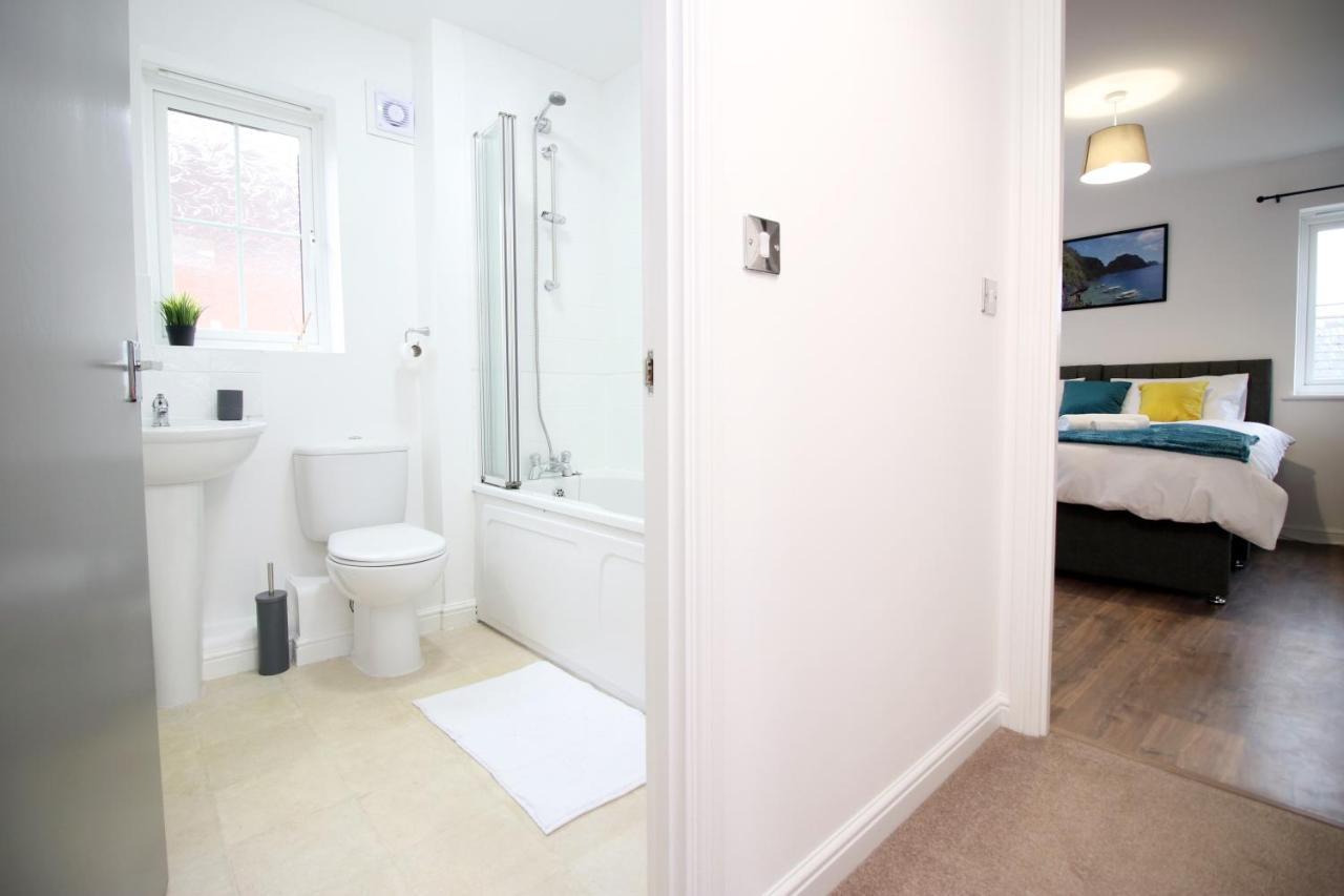 Delft - Spacious Home, High Speed Wi-Fi, Free Parking, Terrace Swindon Dış mekan fotoğraf