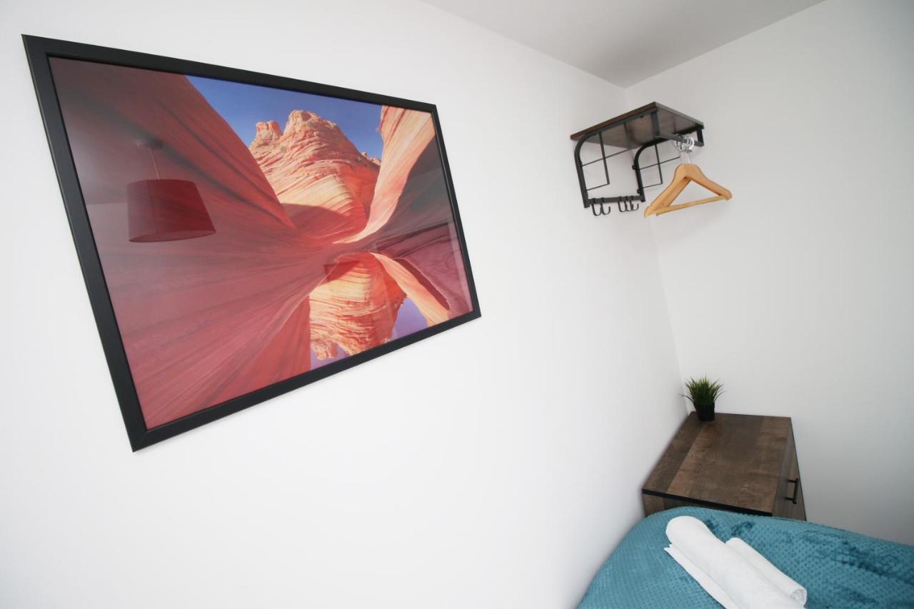 Delft - Spacious Home, High Speed Wi-Fi, Free Parking, Terrace Swindon Dış mekan fotoğraf