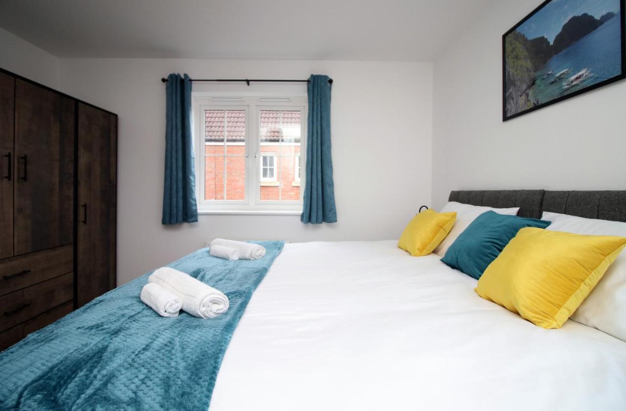 Delft - Spacious Home, High Speed Wi-Fi, Free Parking, Terrace Swindon Dış mekan fotoğraf