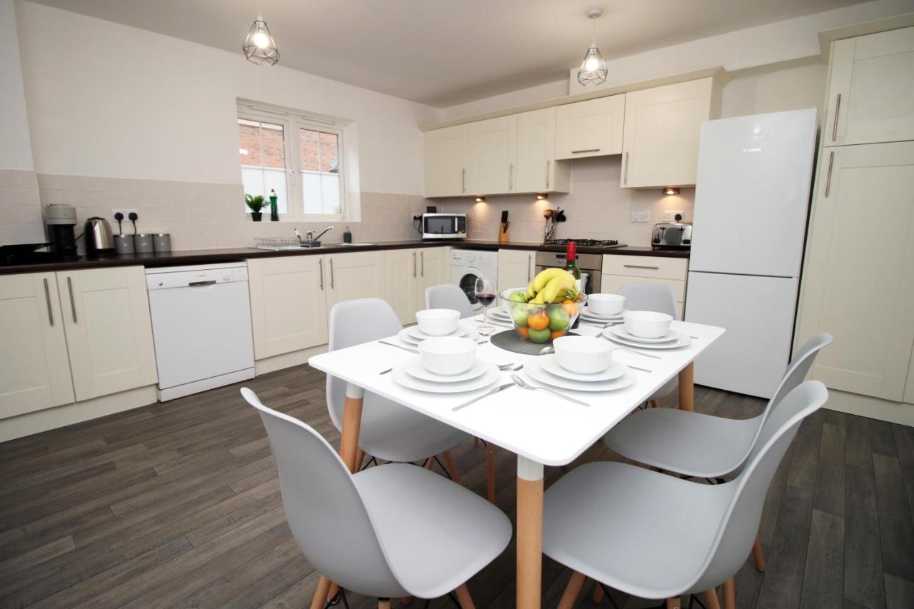 Delft - Spacious Home, High Speed Wi-Fi, Free Parking, Terrace Swindon Dış mekan fotoğraf