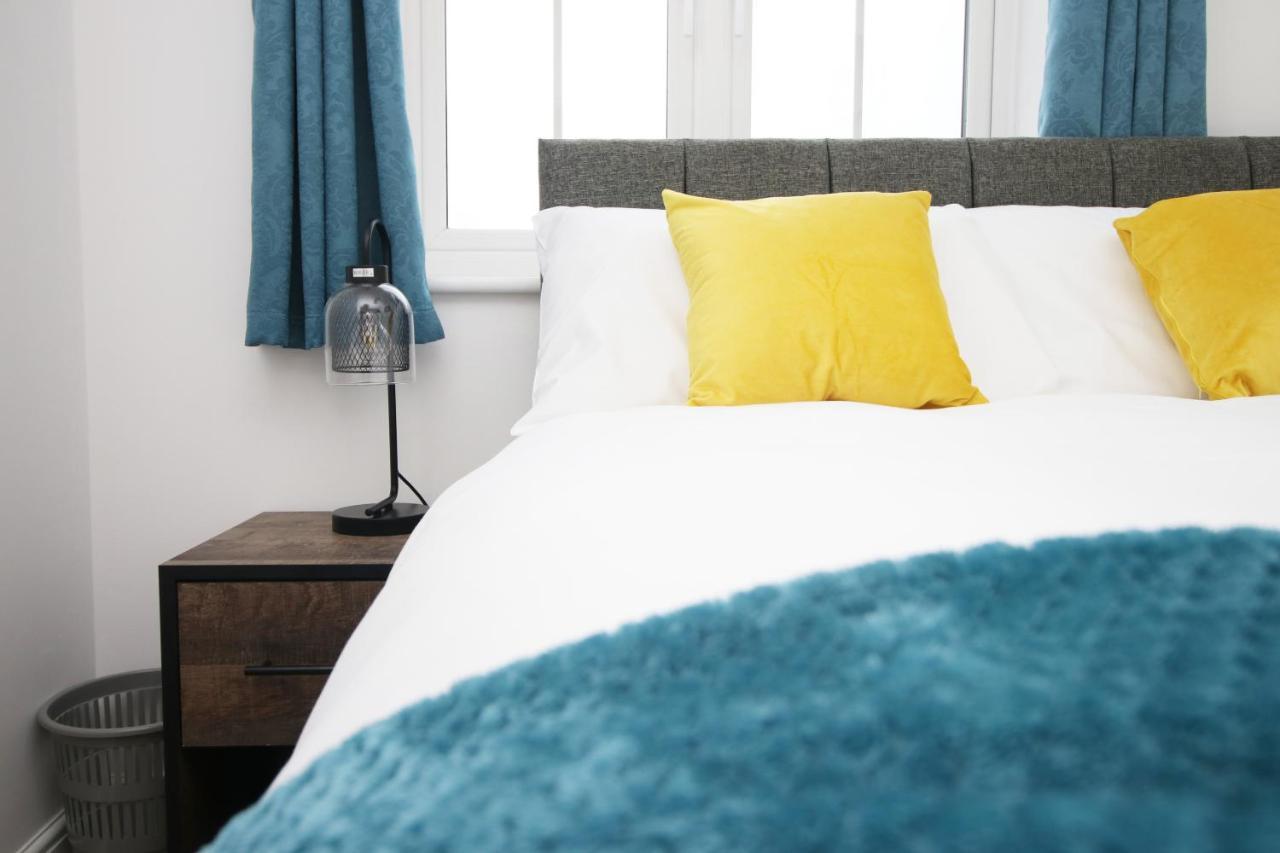 Delft - Spacious Home, High Speed Wi-Fi, Free Parking, Terrace Swindon Dış mekan fotoğraf