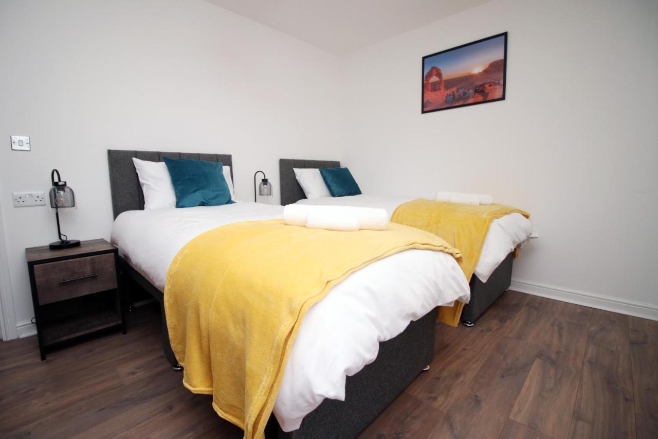 Delft - Spacious Home, High Speed Wi-Fi, Free Parking, Terrace Swindon Dış mekan fotoğraf