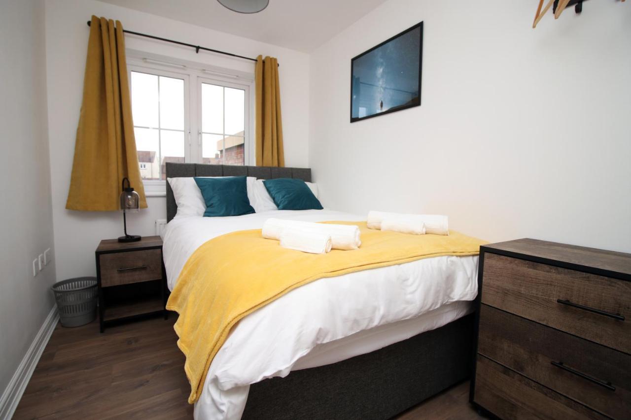 Delft - Spacious Home, High Speed Wi-Fi, Free Parking, Terrace Swindon Dış mekan fotoğraf