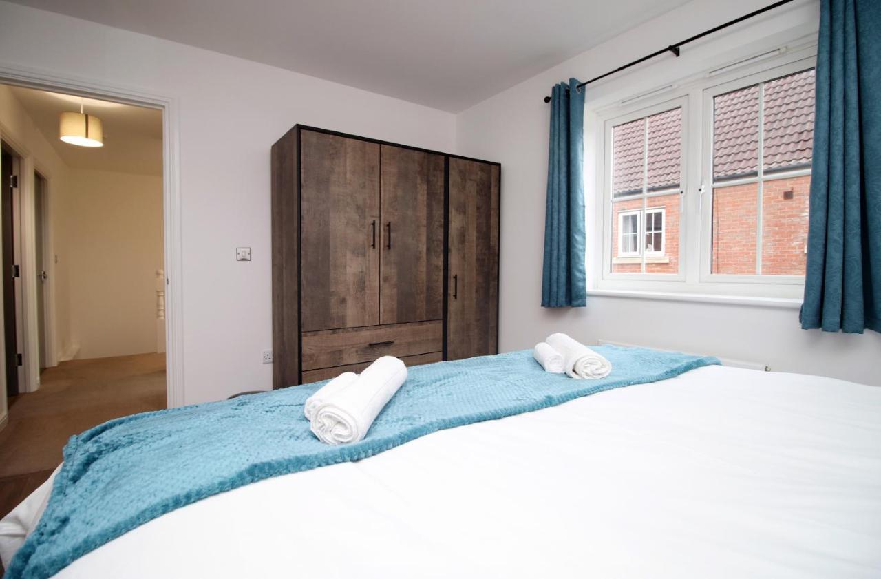 Delft - Spacious Home, High Speed Wi-Fi, Free Parking, Terrace Swindon Dış mekan fotoğraf