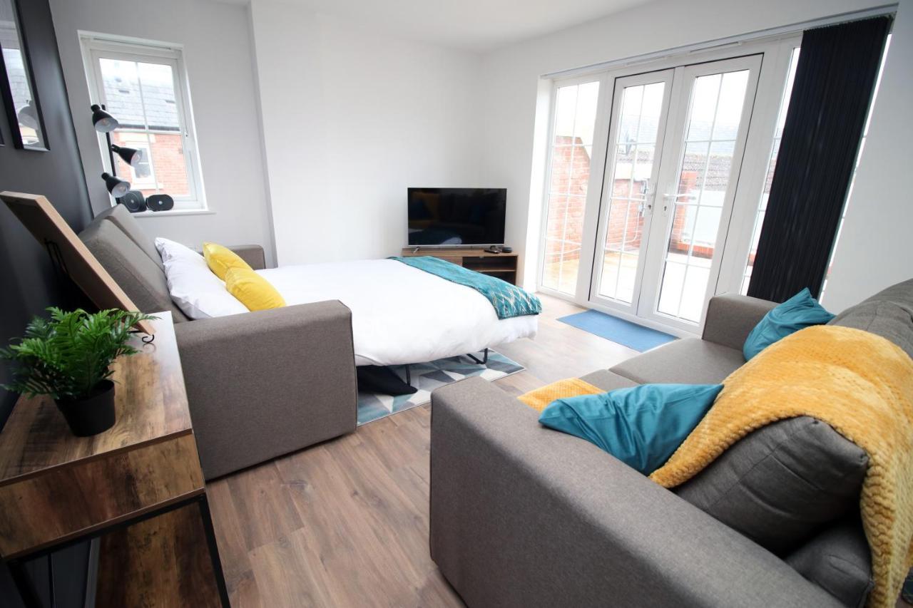 Delft - Spacious Home, High Speed Wi-Fi, Free Parking, Terrace Swindon Dış mekan fotoğraf