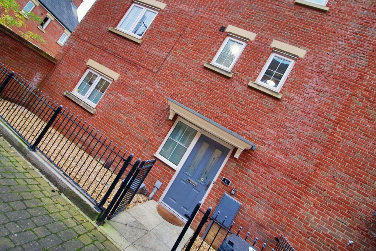 Delft - Spacious Home, High Speed Wi-Fi, Free Parking, Terrace Swindon Dış mekan fotoğraf